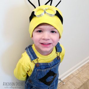 Your little one is sure to be thrilled with this homemade Despicable Me Minion costume for Halloween! /// Atkinson Drive